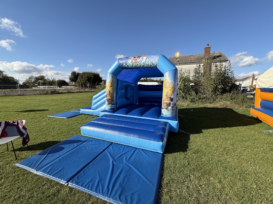 Party Fun N Slide (Moana)